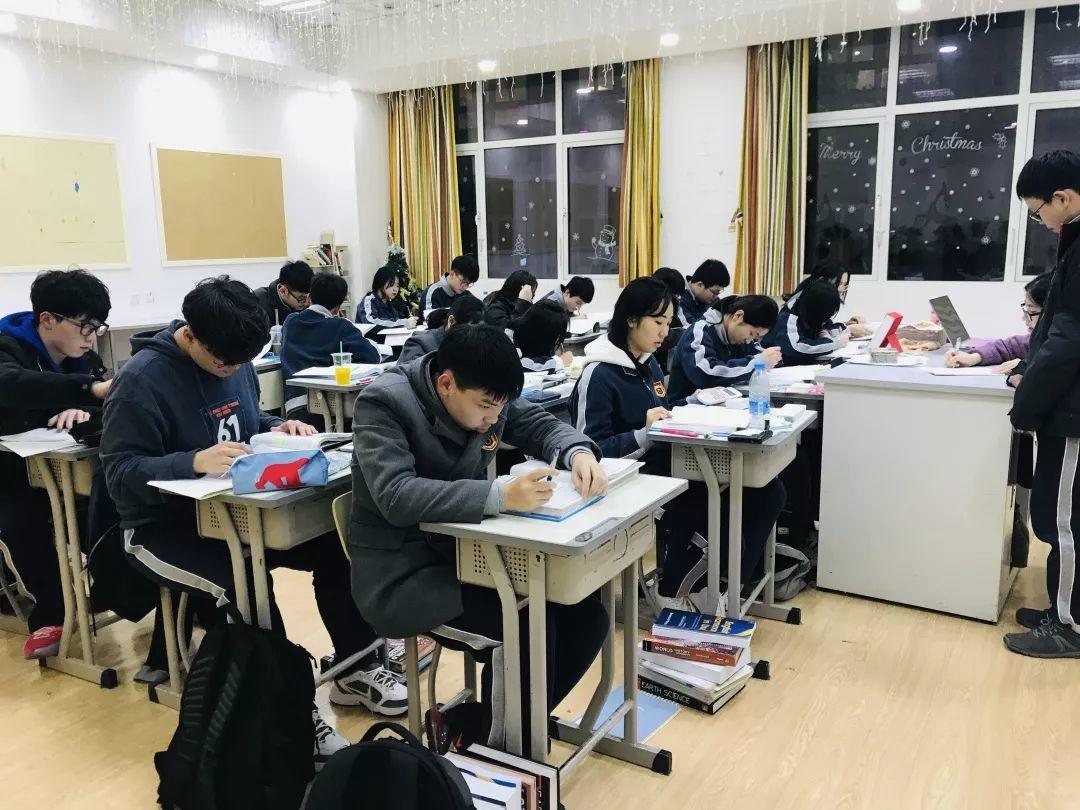 上海市金苹果双语学校国际部早晚自修要求