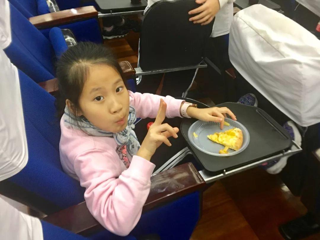 G1-G4丨Students Had Fun during the Pizza Party