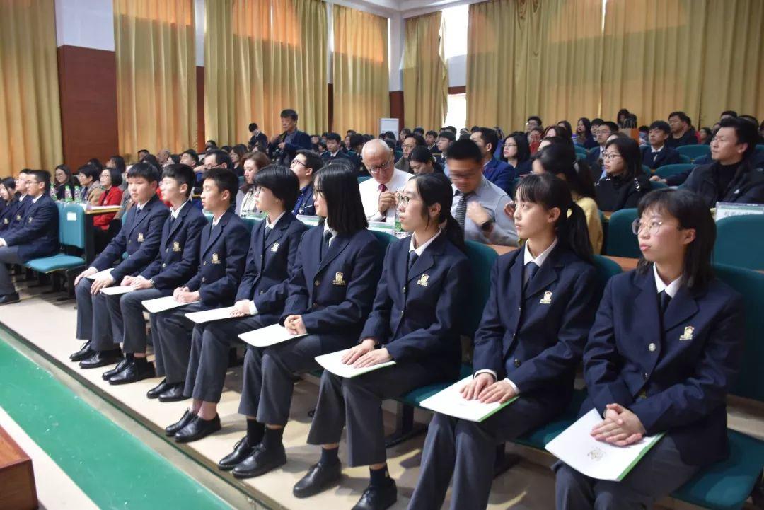 第 10 期【FRI. 枫光旖旎】立德树人在枫叶丨上海枫叶国际学校举行第二届“邓颖超班”命名仪式