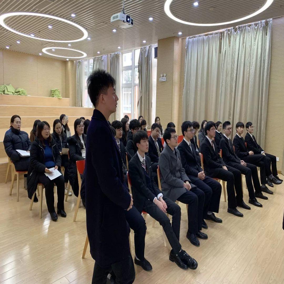 金苹果双语学校国际部“雷锋月”主题班会丨帮或不帮