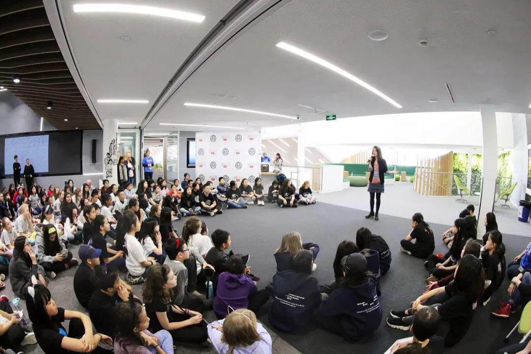 That Day Reading Became a Team Sport 那一天, 阅读变成了一项团体运动