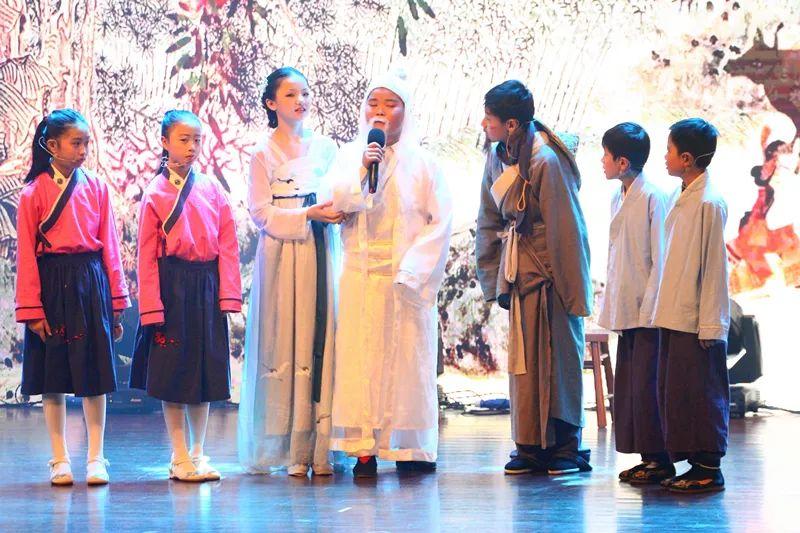 名家笔下写春晖——记预备年级读书节展示活动