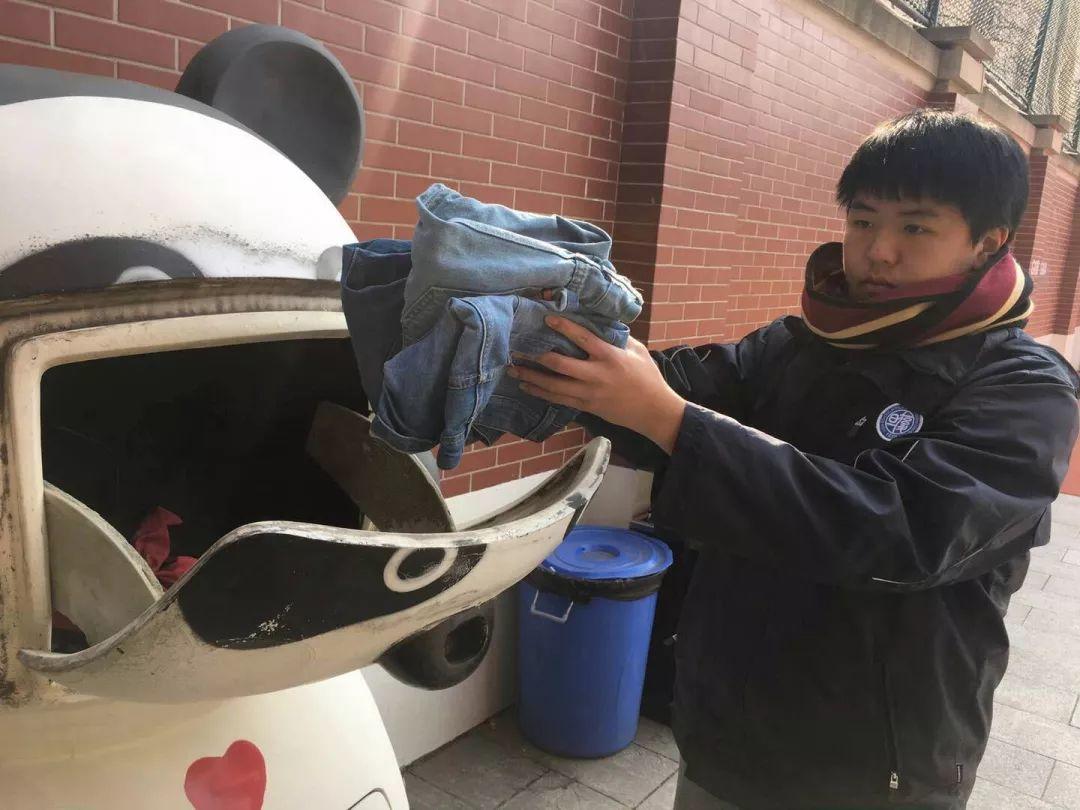 Service Learning G12 Chinese Clothing Drive | 服务式学习12（中）捐衣活动