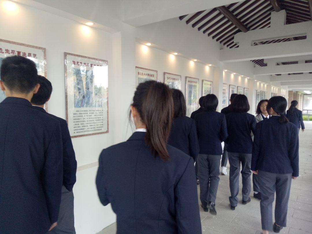 第 13 期【FRI. 枫光旖旎】烈士墓前，海棠花下·追思先烈，志存高远 ——记海枫初中部第二届邓颖超班清明主题祭扫研学活动