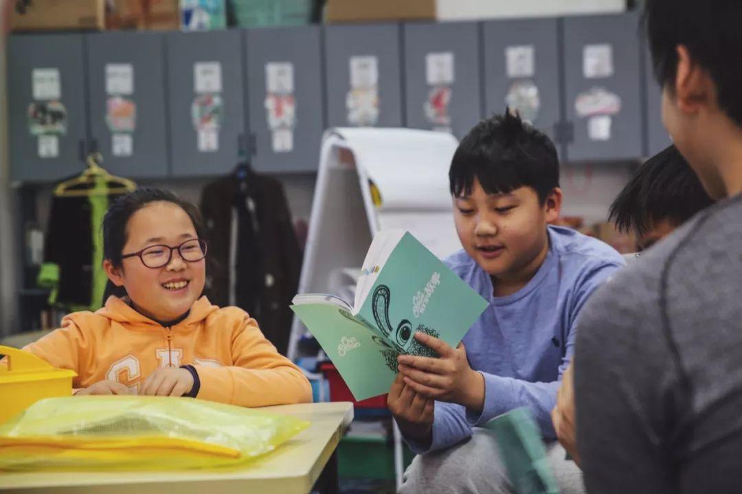 That Day The Next Visiting Author Was Us 那一天，我们就是下一位访问作家