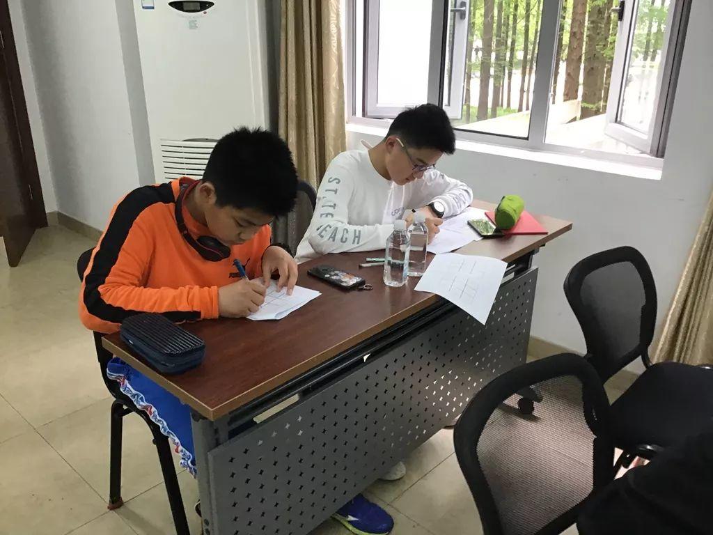阳光•独好 ——记世外中学数独社团参加上海交大智力运动会”数独混龄挑战赛“