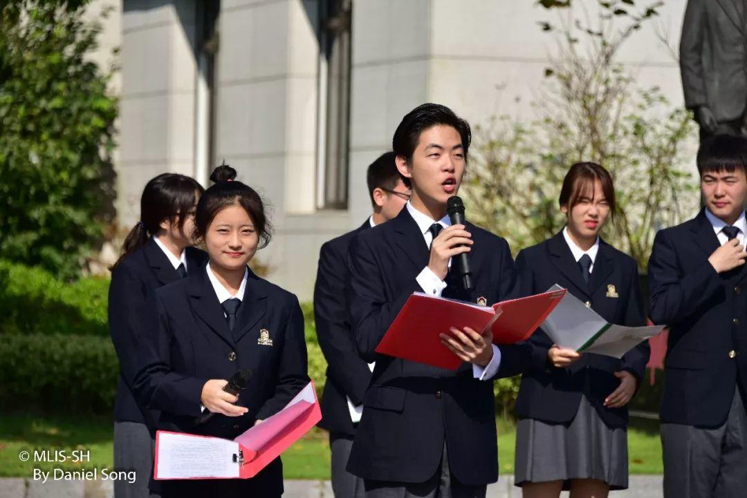 弘扬伟人精神，迎接祖国生日——上海枫叶国际学校举行“恩来精神传承”主题升旗仪式