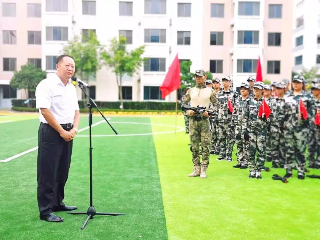 七十华诞 你我同泽；尚德少年 与国无疆