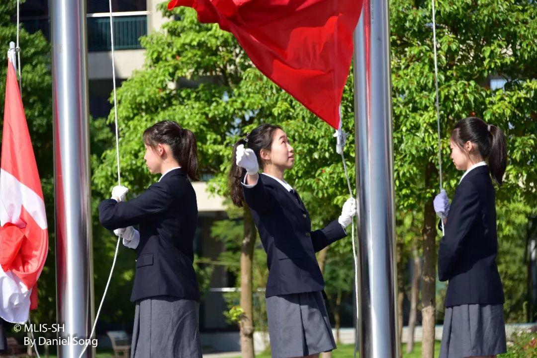 弘扬伟人精神，迎接祖国生日——上海枫叶国际学校举行“恩来精神传承”主题升旗仪式