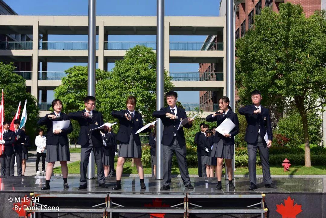 弘扬伟人精神，迎接祖国生日——上海枫叶国际学校举行“恩来精神传承”主题升旗仪式