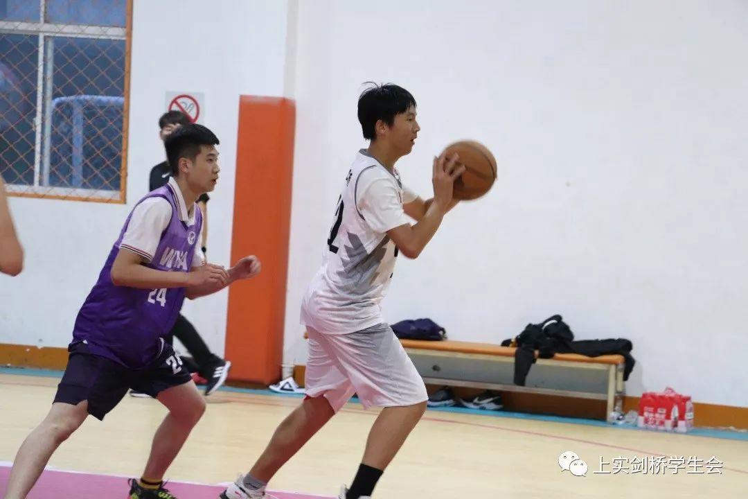 祝贺浦东校区学生篮球队获得友谊赛胜利