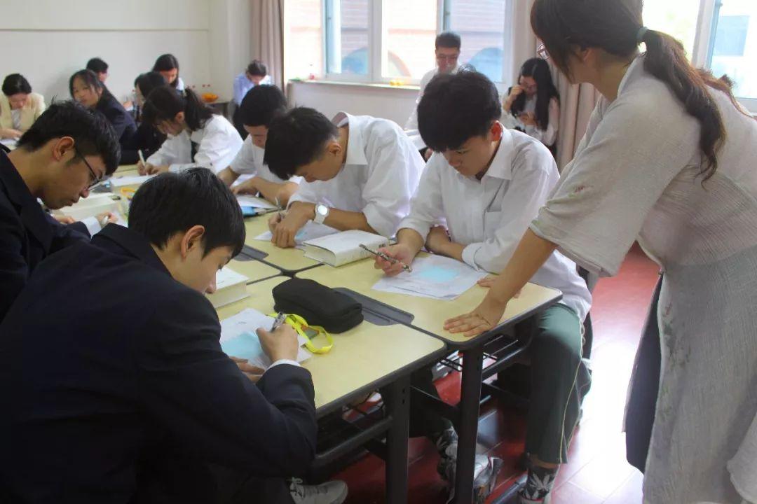 提升人文内涵,构建以学习者为中心的语文课 ——记枫叶国际学校上海大区四校联动教研活动 提升人文内涵,构建以学习者为中心的语文课 ——记枫叶国际学校上海大区四校联动教研活动