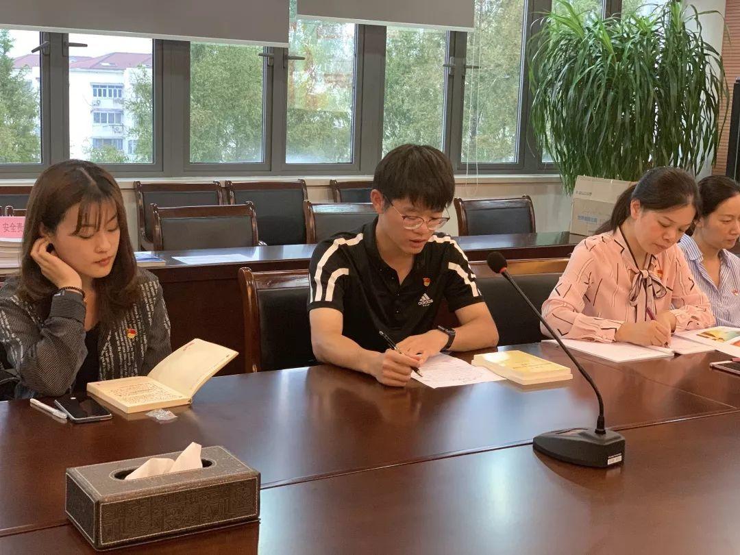 世外中学党总支开展“不忘初心、牢记使命”主题教育活动 世外中学党总支开展“不忘初心、牢记使命”主题教育活动