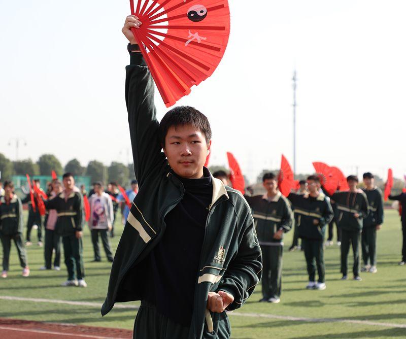 抑扬顿挫,尽显中华文化——上海枫叶国际学校太极扇颁奖仪式 抑扬顿挫,尽显中华文化——上海枫叶国际学校太极扇颁奖仪式
