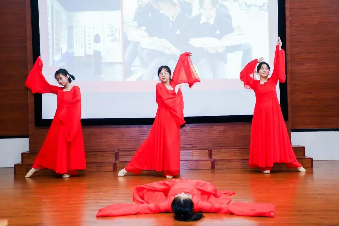 枫叶赤子情 家国在心中 ——上海·义乌·平湖·湖州校区“邓颖超班”联合命名仪式举行