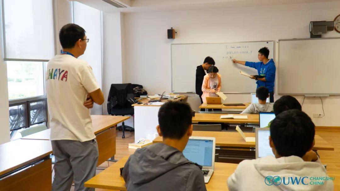 以学习为中心的教学，是如何在UWC的数学课堂上产生有益作用的？