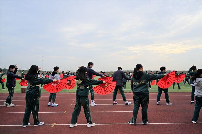 抑扬顿挫,尽显中华文化——上海枫叶国际学校太极扇颁奖仪式 抑扬顿挫,尽显中华文化——上海枫叶国际学校太极扇颁奖仪式