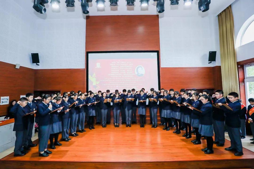 枫叶赤子情 家国在心中 ——上海·义乌·平湖·湖州校区“邓颖超班”联合命名仪式举行