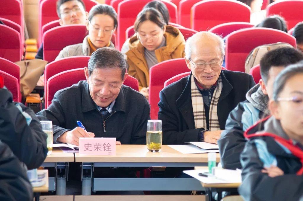核心素养培育视角下的问题情境设计 ——记2019年五校联合教研活动数学专场 核心素养培育视角下的问题情境设计 ——记2019年五校联合教研活动数学专场