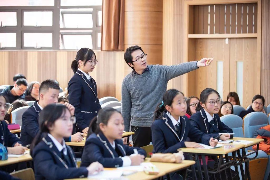 核心素养培育视角下的问题情境设计 ——记2019年五校联合教研活动数学专场 核心素养培育视角下的问题情境设计 ——记2019年五校联合教研活动数学专场