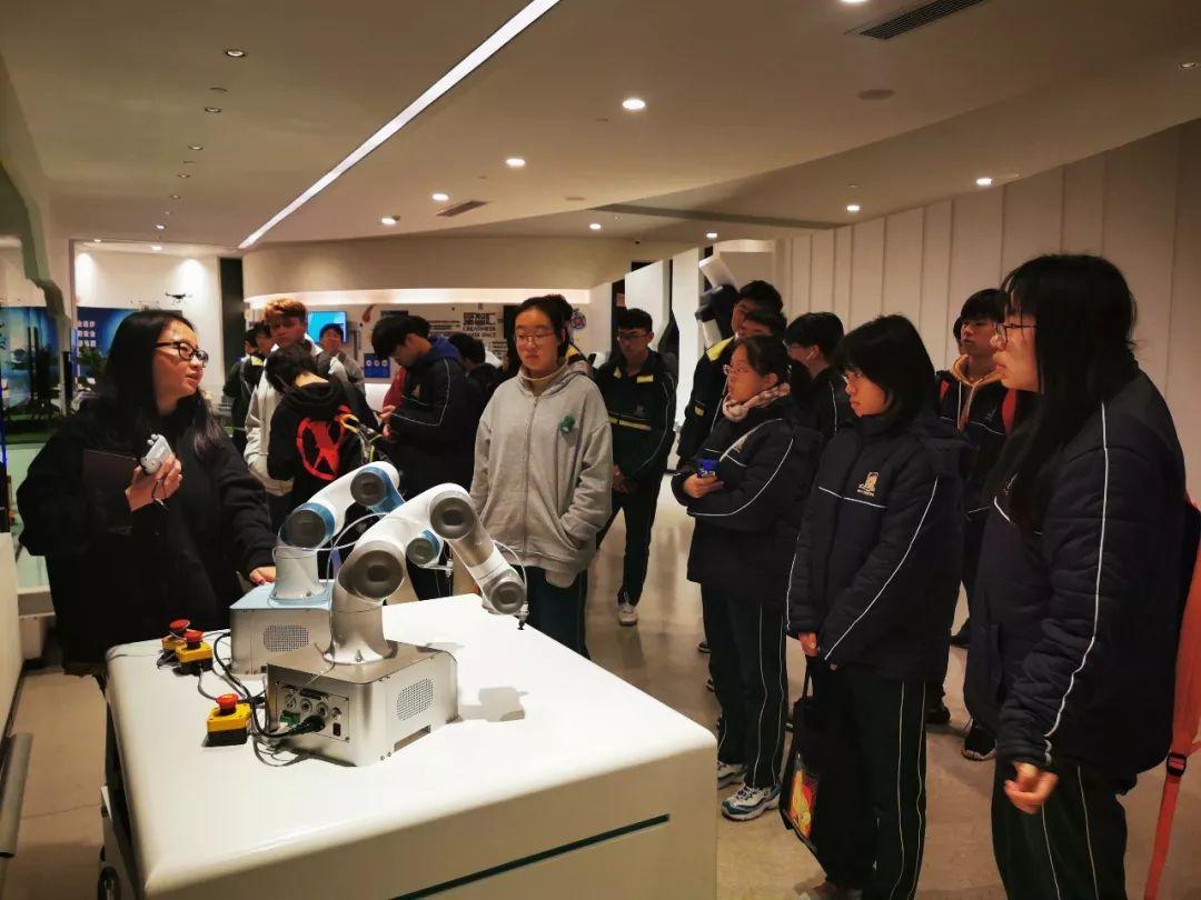 上海枫叶国际学校高中部研学系列(一)——工业世界,AI制造 上海枫叶国际学校高中部研学系列(一)——工业世界,AI制造