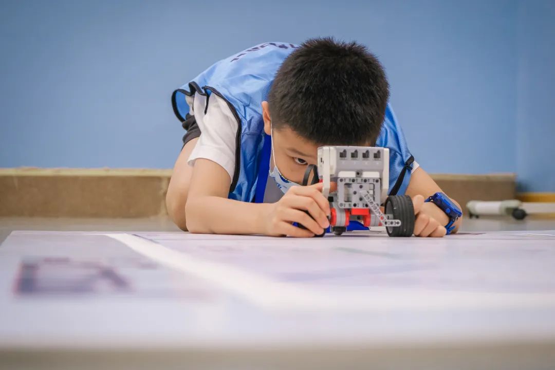 Botball国际教育机器人大会小学组首场初选在广州举行：一往无前，大放异彩