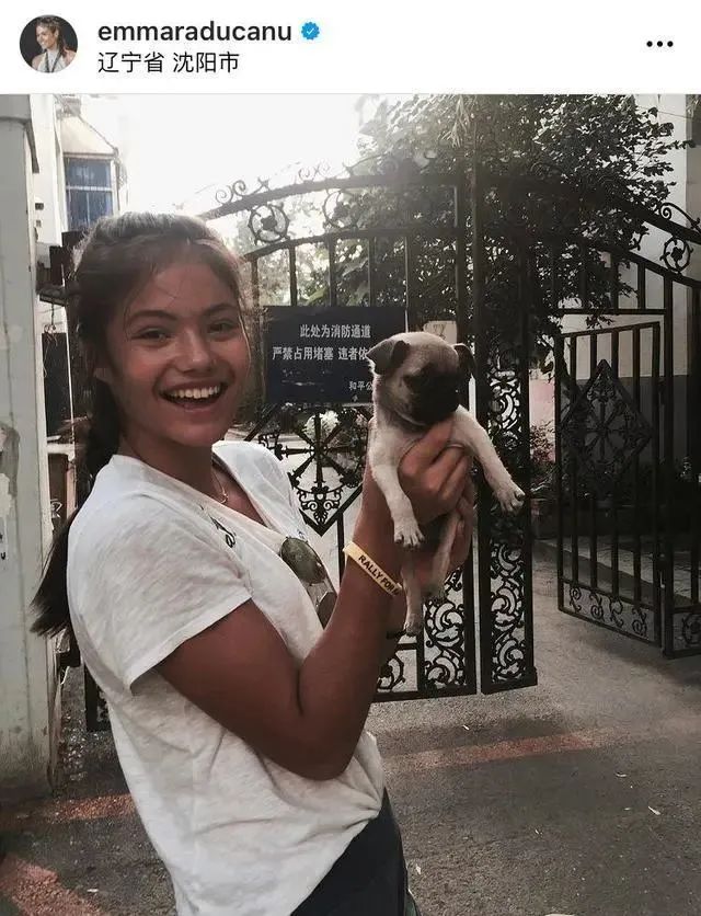 历史第一人！18岁华裔美少女美网夺冠，她的身后有一位虎妈！