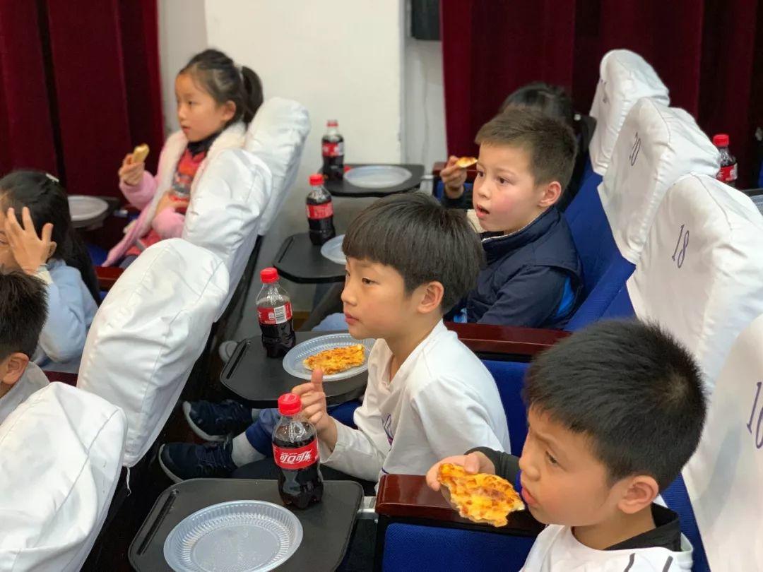 G1-G4丨Students Had Fun during the Pizza Party