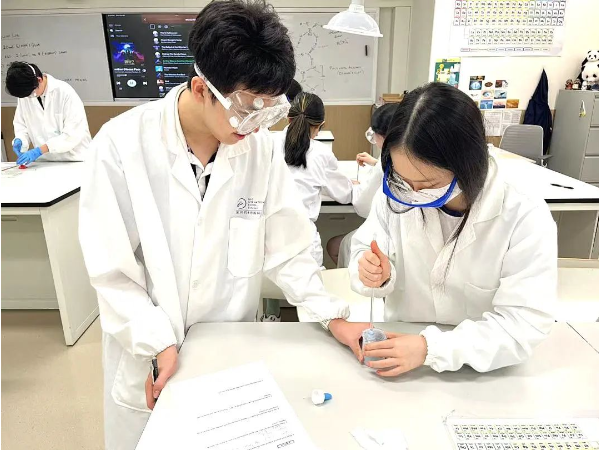 贝赛思进度太快怕掉队？翰林校内同步班课重磅推出，长期小班稳节奏