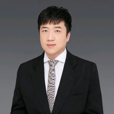 李志龙老师照片