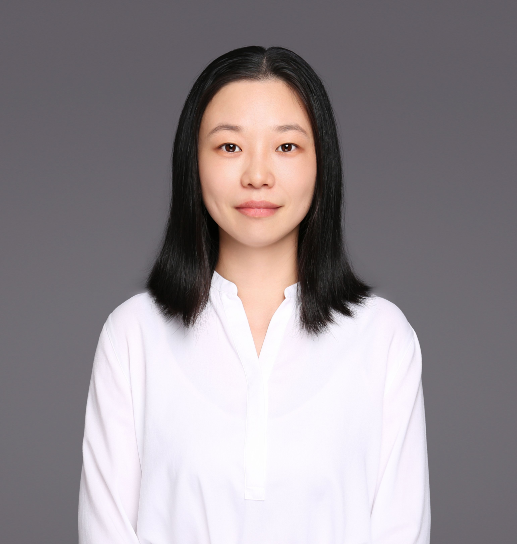 卫莹亚老师照片